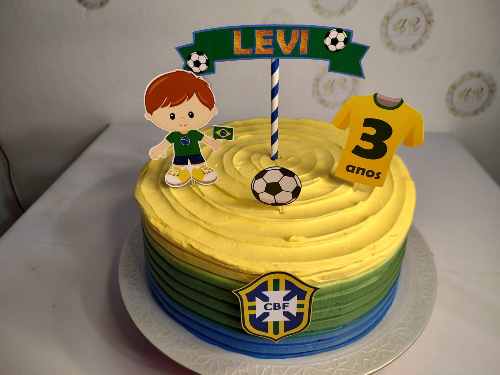 Confeiteira brasileira em Turim ganha coração dos jogadores com bolos, seleção brasileira